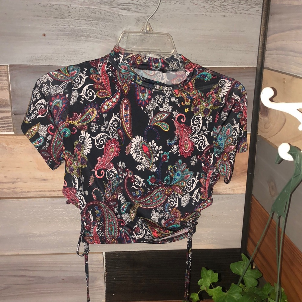 Flowery cropped sexy top